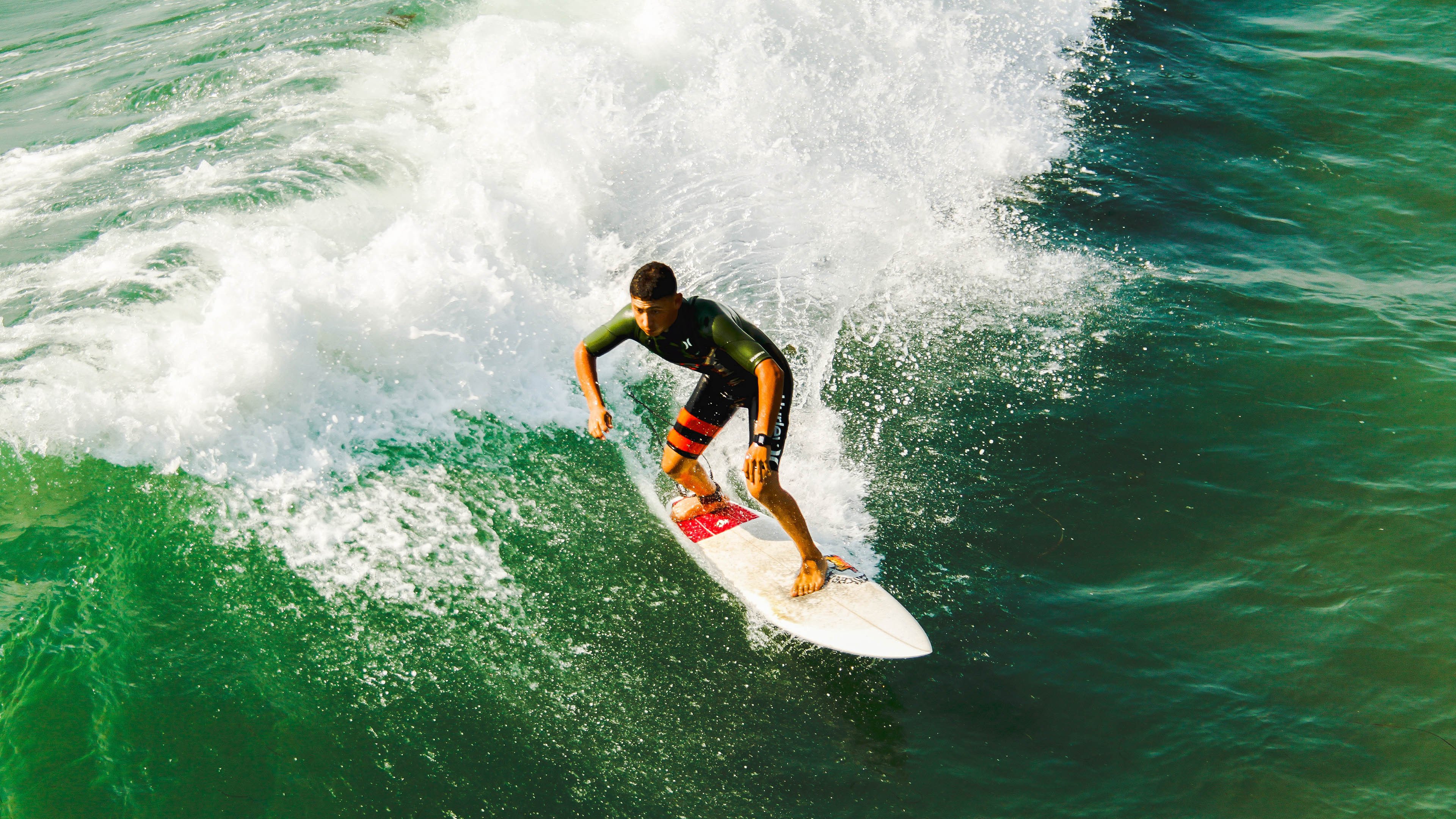 开云体育官方网入口-瑞士女足“冰雪五人组”组团破门，网友称“雪山刺客”，瑞士加拿大女足