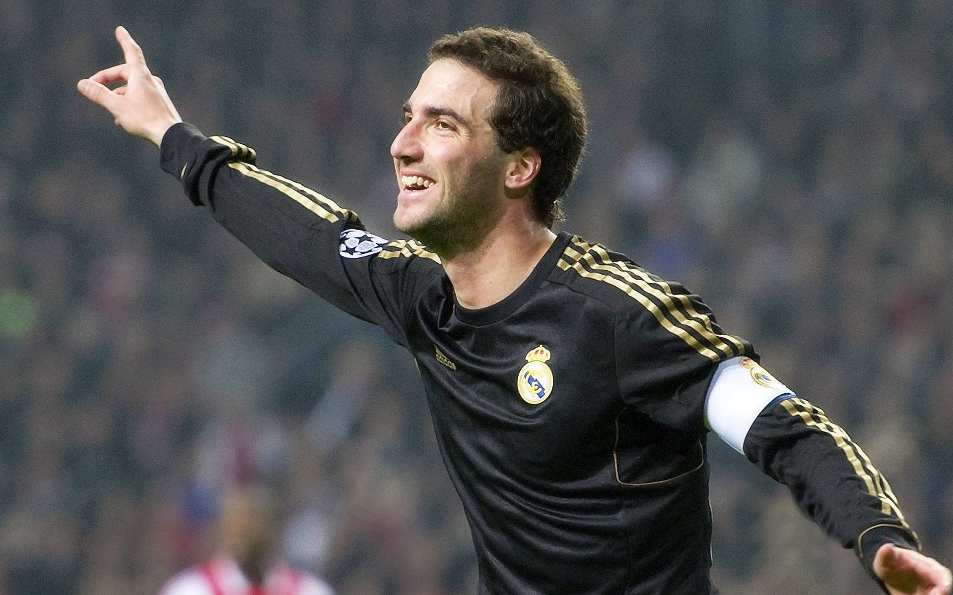 维尼修斯荣获欧冠最佳球员奖，助力皇马夺冠，威尼修斯皇马